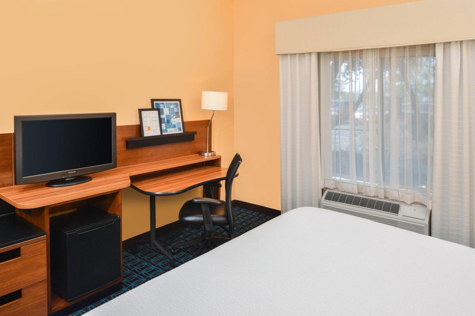 Fairfield & Hotel 3*