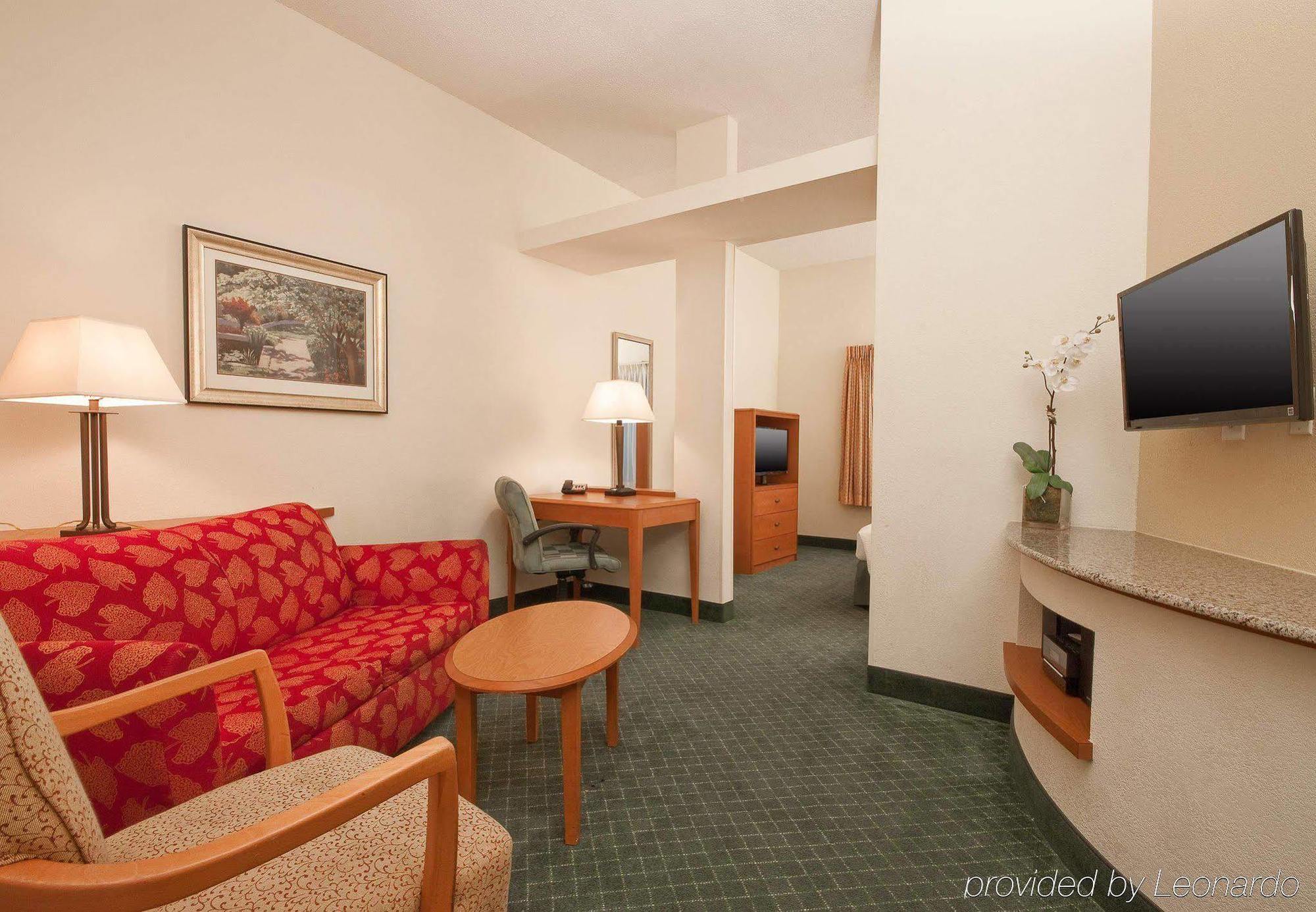 Fairfield & Hotel 3*